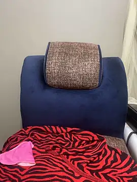 sweet18creamybigpussy online show from November 4, 2025, 7:28 pm