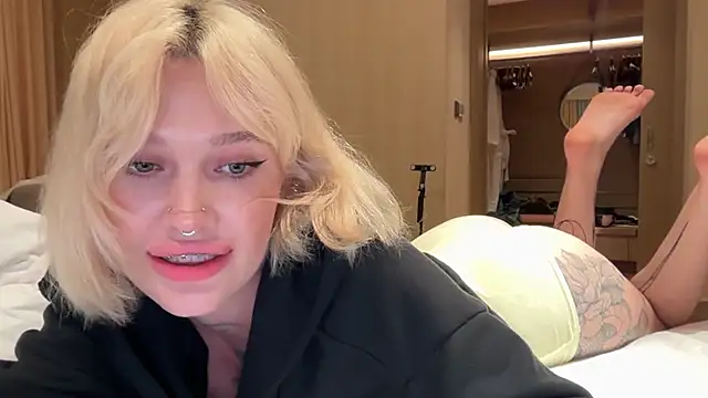 Golden Aline online show from April 10, 2026, 12:12 pm