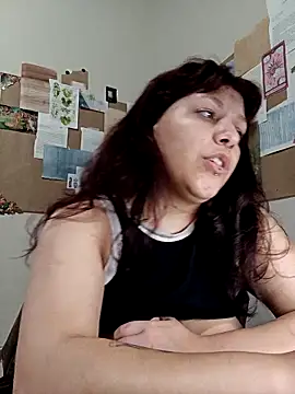 bbyedarling online show from September 10, 2025, 1:48 am