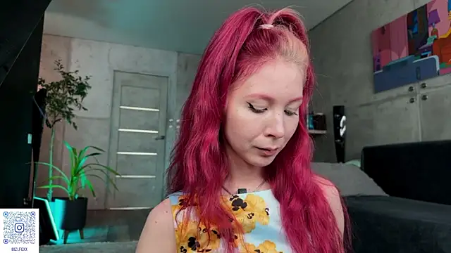 Snapshot of izi-fox chatting on June 14, 2026, 1:12 pm izi-fox online show from June 14, 2026, 1:12 pm