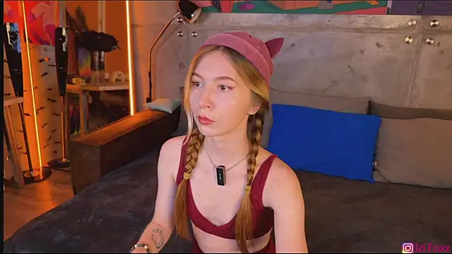 Snapshot of izi-fox chatting on September 18, 2025, 4:10 pm izi-fox online show from September 18, 2025, 4:10 pm