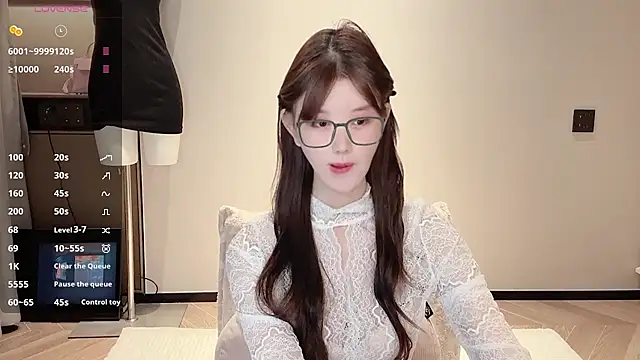 Snapshot of omaiiil chatting on December 20, 2025, 9:23 am omaiiil online show from December 20, 2025, 9:23 am