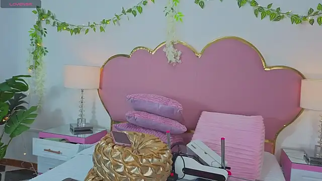 EmmaCrush online show from September 8, 2025, 9:25 pm