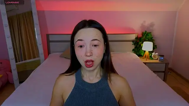 Hayle Hill online show from November 11, 2025, 1:44 am