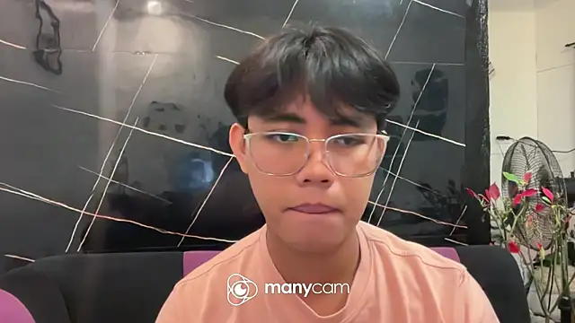 hoenika online show from February 4, 2026, 11:33 pm