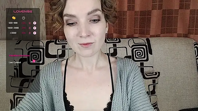 Snapshot of TinaWince chatting on December 4, 2025, 4:33 am TinaWince online show from December 4, 2025, 4:33 am