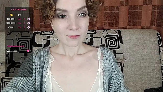 Snapshot of TinaWince chatting on December 5, 2025, 4:44 am TinaWince online show from December 5, 2025, 4:44 am