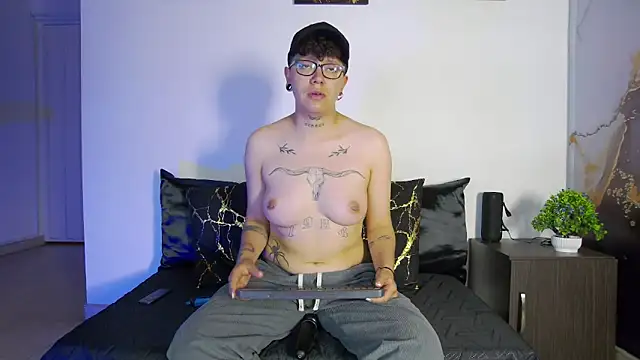 Snapshot of alex_noa chatting on May 4, 2026, 7:39 pm alex noa online show from May 4, 2026, 7:39 pm