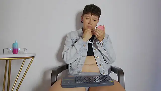 alex noa online show from November 25, 2025, 7:25 pm