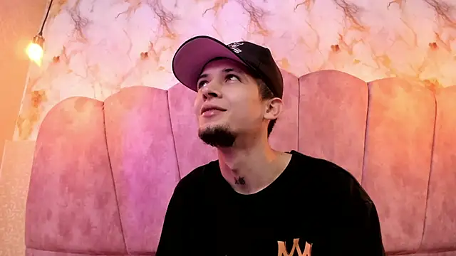 kendalltaylorr online show from October 15, 2025, 12:02 pm