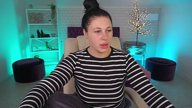 Snapshot of ArianaDarkk chatting on May 9, 2026, 7:39 pm ArianaDarkk online show from May 9, 2026, 7:39 pm