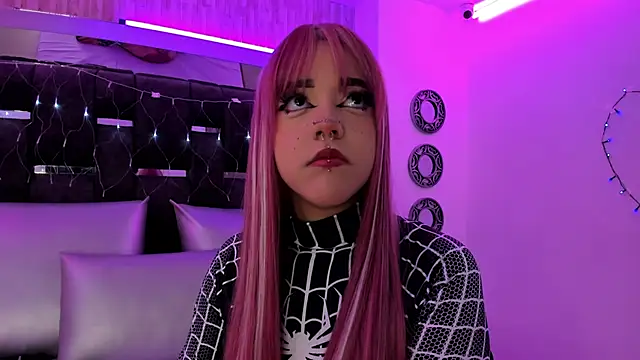 Charlotte Myers online show from March 18, 2025, 11:22 am