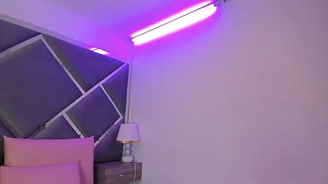 Charlotte Myers online show from November 21, 2025, 7:46 pm