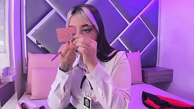 Charlotte Myers online show from October 24, 2025, 7:46 pm