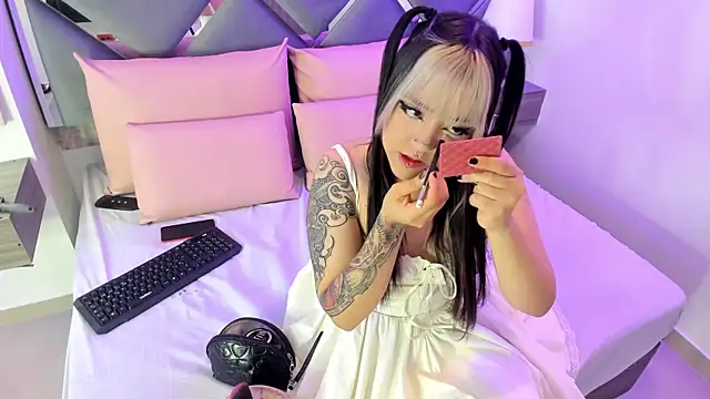 Charlotte Myers online show from September 13, 2025, 7:58 pm