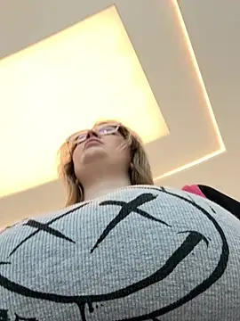 Teya moon  online show from February 5, 2026, 10:00 am