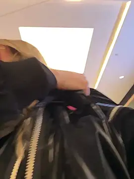 Teya moon  online show from January 14, 2026, 11:03 am