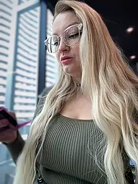 Teya moon  online show from February 16, 2025, 11:38 am