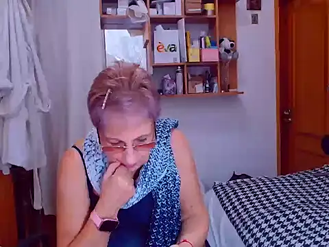 Victoria5643 online show from January 24, 2025, 6:25 pm