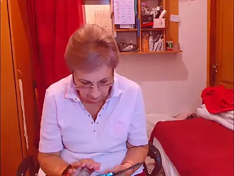 Victoria5643 online show from October 27, 2025, 6:42 pm