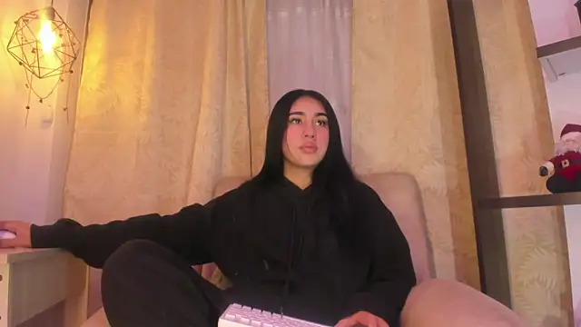 Snapshot of Chanttall_ chatting on December 3, 2024, 3:15 am Chanttall  online show from December 3, 2024, 3:15 am