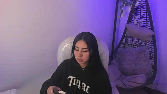 Snapshot of Chanttall_ chatting on November 22, 2025, 5:39 am Chanttall online show from November 22, 2025, 5:39 am