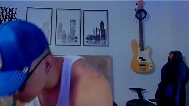 seancarreraa online show from November 10, 2025, 4:34 pm