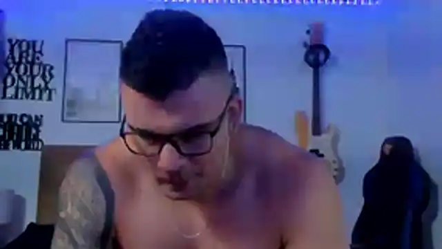 seancarreraa online show from October 28, 2025, 4:17 pm