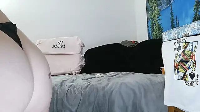 Snapshot of Venus22cumin chatting on January 7, 2026, 6:57 pm Venus22cumin online show from January 7, 2026, 6:57 pm