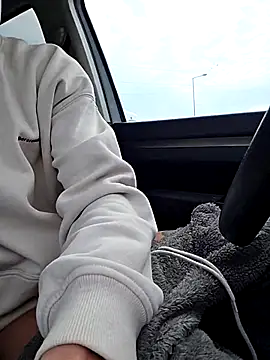 Snapshot of Zeefy chatting on January 6, 2026, 12:42 pm Zeefy online show from January 6, 2026, 12:42 pm