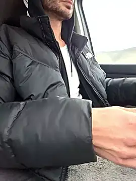 Snapshot of Zeefy chatting on December 23, 2025, 8:35 am Zeefy online show from December 23, 2025, 8:35 am