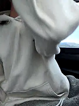 Snapshot of Zeefy chatting on February 11, 2026, 8:47 am Zeefy online show from February 11, 2026, 8:47 am