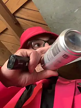 Snapshot of hailzeffn chatting on February 16, 2026, 9:24 pm hailzeffn online show from February 16, 2026, 9:24 pm