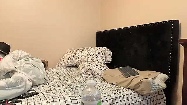 Snapshot of hailzeffn chatting on October 22, 2025, 7:13 pm hailzeffn online show from October 22, 2025, 7:13 pm