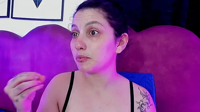 Snapshot of sophy_rock chatting on July 10, 2026, 3:12 pm sophy rock online show from July 10, 2026, 3:12 pm