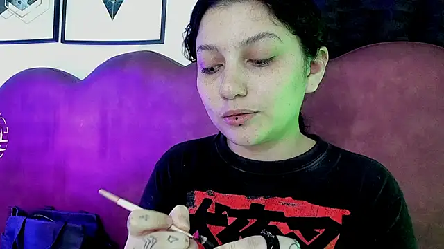 Snapshot of sophy_rock chatting on July 13, 2026, 3:33 pm sophy rock online show from July 13, 2026, 3:33 pm