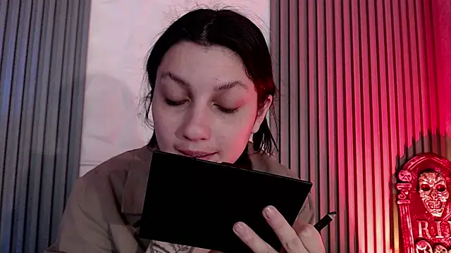 sophy rock online show from October 28, 2025, 3:22 pm