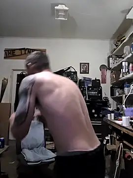 Grosshabit69 online show from May 24, 2026, 6:24 am