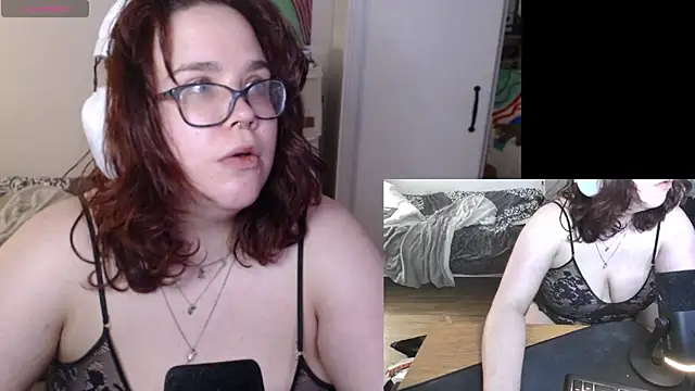 Snapshot of playvalorantwithmenow chatting on March 13, 2025, 7:39 pm playvalorantwithmenow online show from March 13, 2025, 7:39 pm