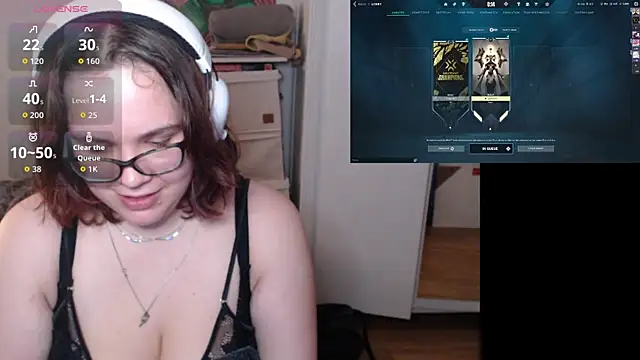 Snapshot of playvalorantwithmenow chatting on October 31, 2025, 1:35 am playvalorantwithmenow online show from October 31, 2025, 1:35 am