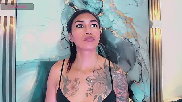 Snapshot of khiara_moretti chatting on February 5, 2026, 11:17 am khiara moretti online show from February 5, 2026, 11:17 am