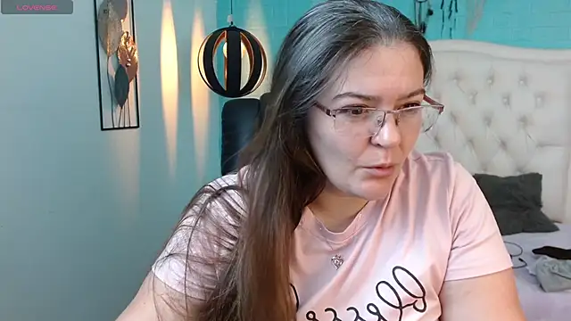 MsJossie online show from April 17, 2026, 3:31 am