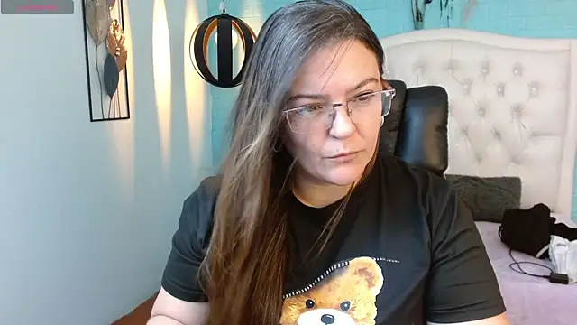 MsJossie online show from April 16, 2026, 3:40 am