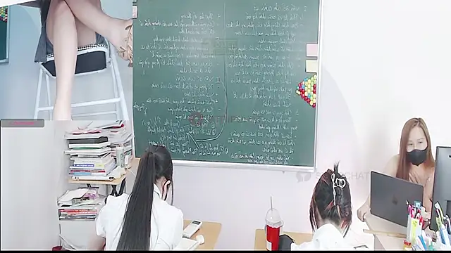 Snapshot of _Math_ chatting on October 29, 2025, 3:00 pm Math online show from October 29, 2025, 3:00 pm