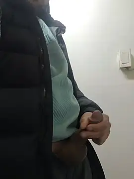 Snapshot of Fucklover011 chatting on February 11, 2025, 9:52 am Fucklover011 online show from February 11, 2025, 9:52 am