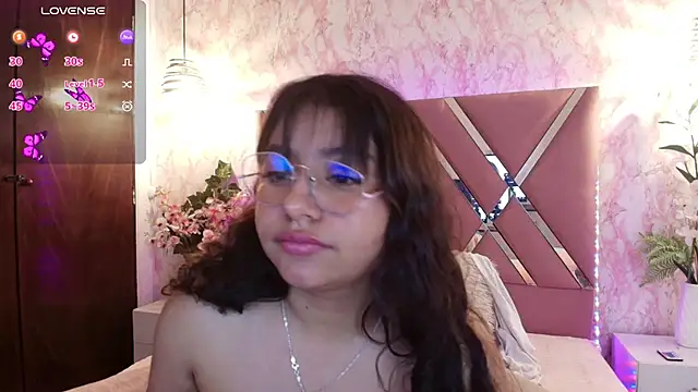 Miaa Smiith1 online show from March 6, 2025, 6:37 pm