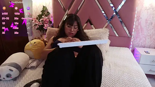 Miaa Smiith1 online show from March 8, 2025, 3:24 pm