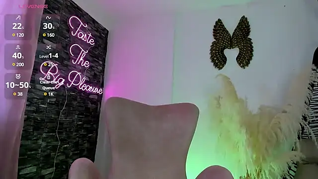 Snapshot of Skarlet219 chatting on February 17, 2025, 3:22 pm Skarlet219 online show from February 17, 2025, 3:22 pm