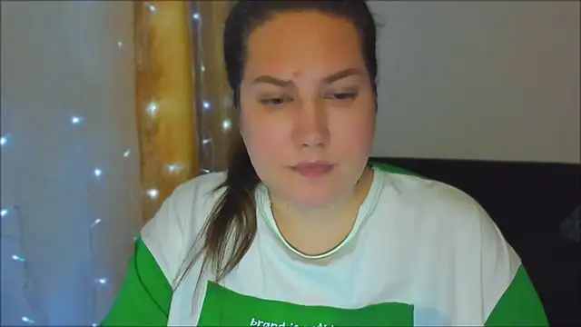  madalexa  online show from December 5, 2025, 8:39 pm