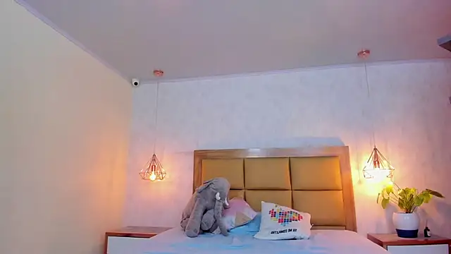 LARSONMIA online show from March 19, 2025, 12:12 pm